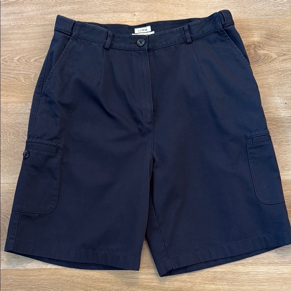 L.L. Bean Women's Dark Navy Cargo Shorts with inside stretch waist Size 12